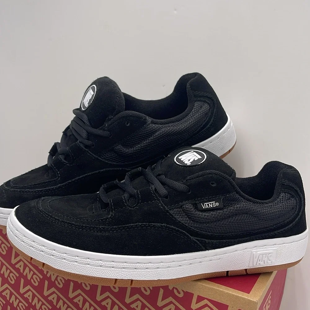 Vans Men’s Speed Ls Black/True White
VN000CTNBP6 Sneakers - Picture 7 of 16